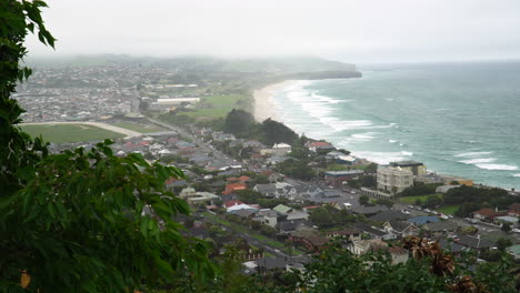 Mächtige-Wellen-Treffen-Auf-Die-Küste-Von-Dunedin-In-Neuseeland