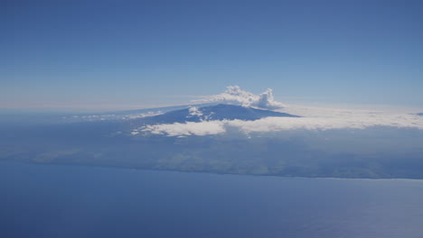 Wolken-Ziehen-An-Einer-Insel-In-Hawaii-Vorbei