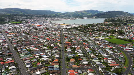 Dunedin-city-from-above-in-Otago,-New-Zealand