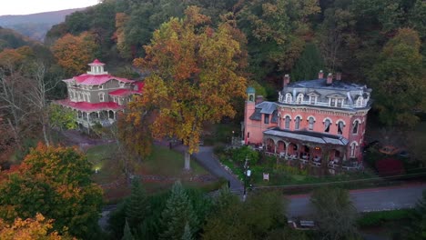 Mansions-in-mountains-of-Jim-Thorpe,-Pennsylvania-USA