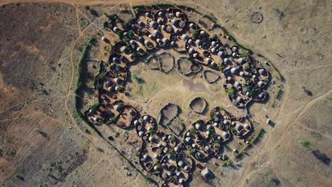 Drone-view-from-above-the-center-of-a-village-in-the-Karamoja-region,-also-called-Manyatta-or-Ere,-in-Uganda,-during-a-sunny-day
