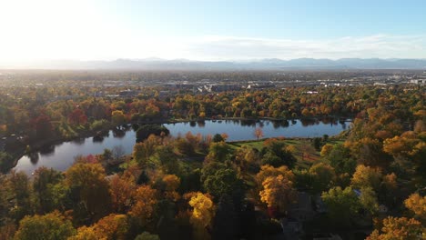 Aerial-Panoramic-View-of-Lake-in-Urban-Nature-Park-in-Fall-Season-During-Beautiful-Sunny-Morning,-Denver-Colorado-Suburb-Region