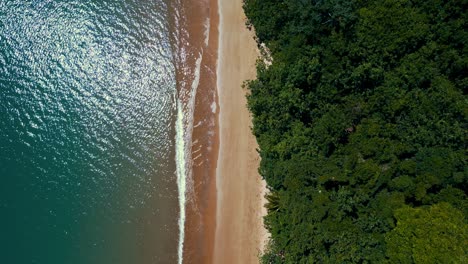 Tropical-beach-from-above-at-Fraser-Island-and-Whitsunday