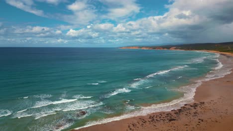 Great-Ocean-Road-beach-near-Twelve-Apostles,-Australia