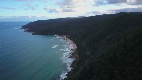 Australia-Great-Ocean-Road-Cinematic-Adelante-Dron-Epic-Drive-Impresionante-Escena-Oceánica-Establecimiento-Disparo-Por-Taylor-Brant-Película