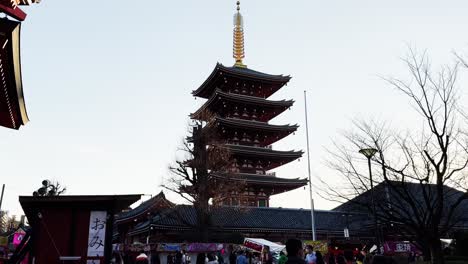 Templo-Budista-Senso-ji-En-Asakusa,-El-Templo-Más-Antiguo-De-Tokios,-Japón