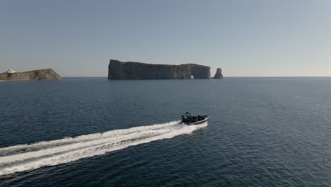 Zodiac-boat-passing-in-front-of-famous-Perce-rock