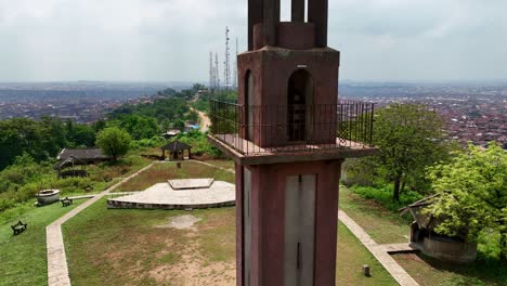 Descending-shot-of-bower's-tower-overlooking-Ibadan-town