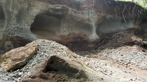 Panorama-Nahansicht-Der-Felswandstruktur---Oberflächenmuster-Dekorative-Sedimentgestein-Felsstruktur