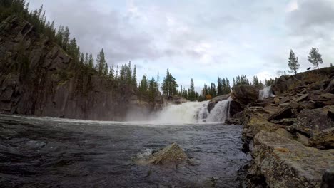 Wasserfall-Hyttfossen-In-Norwegen