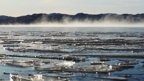 Kalter-Nebel-über-Dem-Eiskalten-See-Jonsvatnet