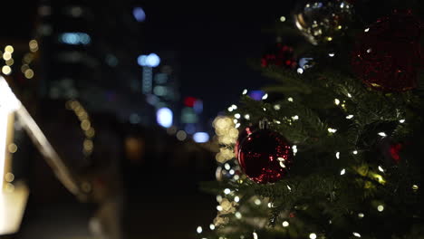 Christmas-Tree-With-Sparkling-Lights-At-Gwanghwamun-Square-Market-In-Seoul,-South-Korea