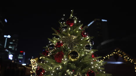 Christmas-Tree-With-Sparkling-Lights-Illuminated-At-Night-On-Gwanghwamun-Square-Market-In-Seoul,-South-Korea