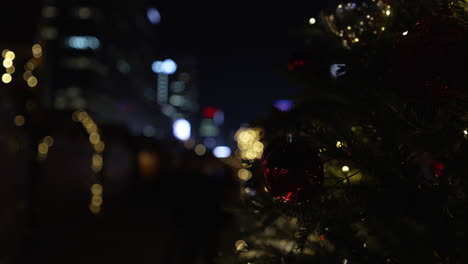 Twinkling-Lights-On-The-Christmas-Tree-At-Gwanghwamun-Square-Market-In-Seoul,-South-Korea