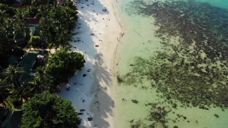 Zoom-into-Choeng-Moe-Beach-in-Koh-Samui,-Thailand,-with-a-Drone