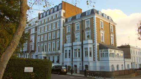 Typical-Nursery-Building-Along-Ladbroke-Grove-In-The-Royal-Borough-Of-Kensington-And-Chelsea-In-London,-UK