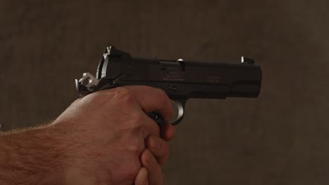 Modellpistole-Von-1911,-Die-Mehrmals-Abgefeuert-Wird,-Bis-Sie-In-Zeitlupe-Leer-Ist