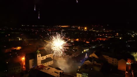Feuerwerk-In-Der-Stadt-Svitavy-In-Der-Tschechischen-Republik