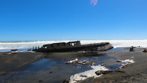 Shipwreck-SS-Waitangi-On-Patea-Beach-In-New-Zealand---wide-shot