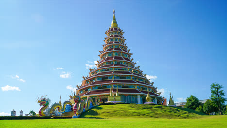 Timelapse-Hermosa-Arquitectura-Wat-Huay-Pla-Kang-En-Chiang-Rai,-Tailandia