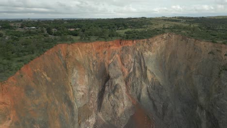 Aerial-flight-to-rock-spire-deep-in-Cullinan-Diamond-Mine-big-hole-pit
