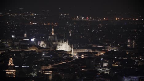 Paisaje-Nocturno-De-La-Ciudad-De-Milán-Y-El-Duomo,-Vista-Desde-Arriba
