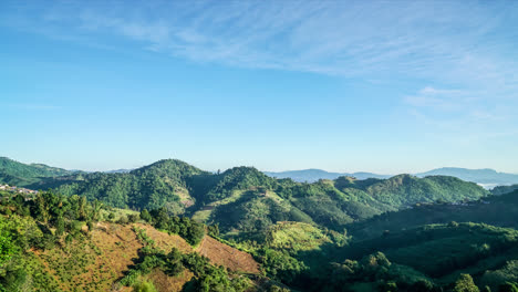 Timelapse-Hermosa-Montaña-Colina-Con-Cielo-Azul-En-Chiang-Rai,-Tailandia