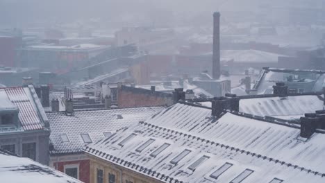 Schnee-Fällt-Auf-Dächer-In-Sankt-Hanshaugen,-Oslo