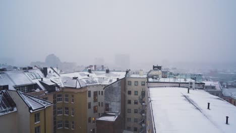 Vista-De-La-Azotea-Del-Apartamento-Del-Día-Cubierto-De-Nieve-Fría-En-St