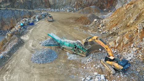Efficient-Mining-Operations:-An-Excavator,-Tracked-Incline-Screener,-and-Wheel-Loader-at-Work-at-a-Quarry-in-Germany