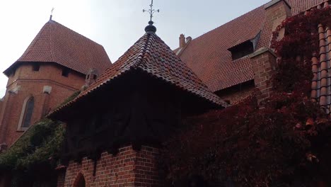 Castillo-Medieval-De-Malbork-En-Polonia
