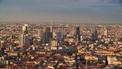 Golden-bright-sunset-over-Porta-Nuova-in-Milan,-view-from-above