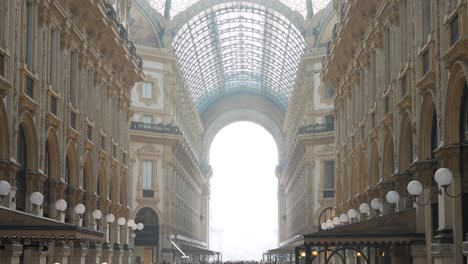Galleria-Vittorio-Emanuele-II-in-Milan-city-with-crowds-of-people,-handheld-view