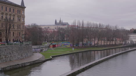 Panoramabrücke-Blick-Auf-Die-Altstadt-Von-Prag