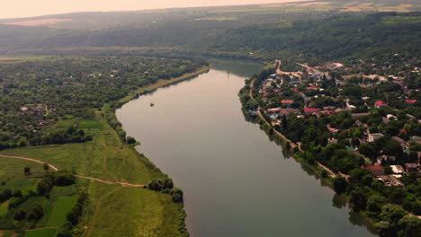 Fluss-Dnjestr-In-Moldawien