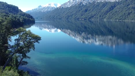 Mirrored-lake-and-snowy-mountains-in-Patagonia,-Argentina