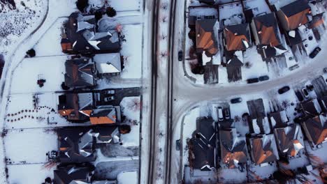 Drohnenaufnahmen-Von-Calgarys-Schnee-Während-Eines-Wunderschönen-Wintersonnenaufgangs