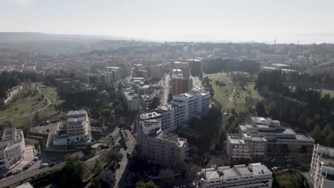 Matera,-Italien-Stadtbild-Mit-Drohnenvideo,-Das-Sich-Vorwärts-Bewegt