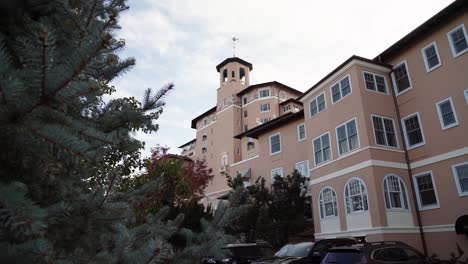 Wide-shot-of-the-Broadmoor-Hotel-Tower-in-Colorado-Springs-Colorado