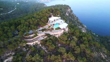 Villa-on-mountain-top-with-pool-and-panoramic-view