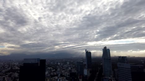 REFORMA-STREET-IN-MEXICO-CITY-IS-ONE-OF-THE-MOST-EMBLEMATIC,-THIS-IS-A-TIMELAPSE-IN-WHICH-YOU-SEE-THE-CLOUDS-MOVING-OVER-DE-BUILDINGS