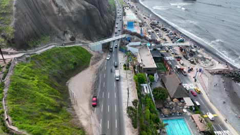 Lima,-ima,-Peru,-23-april-2019-traffic-on-Javier-Prado