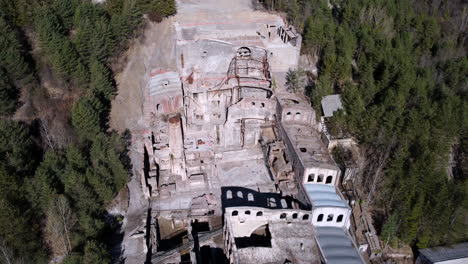 Luftaufnahme-Der-Alten-Asland-Zementfabrik-In-Katalonien,-Spanien