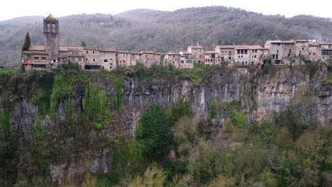 Open-view-of-building-on-the-top-of-a-rocky-mountain-in-San-Felíu-de-Guixols-in-Catalonia,-Spain