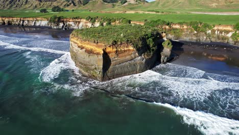 Rugged-ocean-coastline-with-rocky-outcrop-in-New-Zealand