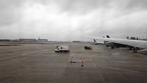 Looking-out-of-airplane-window-before-taxiing-on-a-cloudy-day