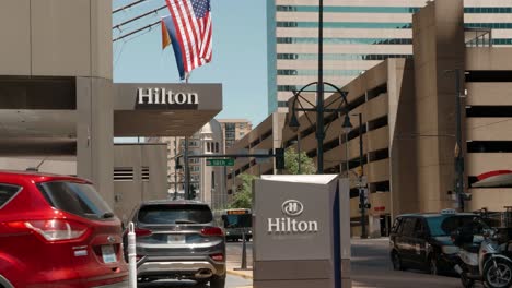 Eingang-Zum-Hilton-Denver-Colorado-Downtown-Hotel