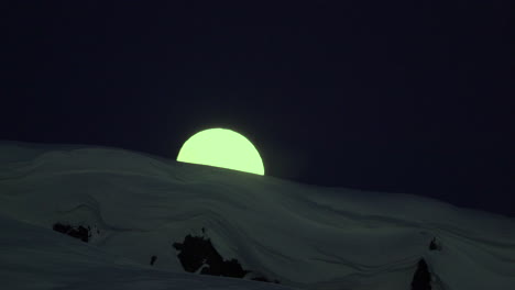 Stable-tele-zoom-timelapse-of-moon-rise-behind-mountain