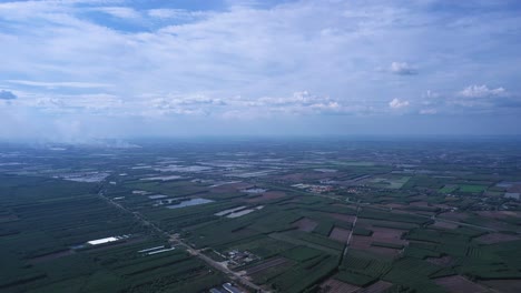 Blick-Aus-Großer-Höhe-Auf-Das-Ackerland-Im-Mekong-Delta-Mit-Reisfeldern-Und-Fischzucht