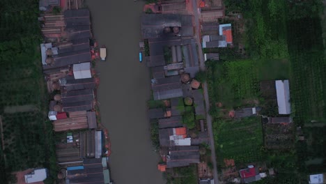 Vista-Aérea-De-Hornos-De-Ladrillos-Y-Canal-En-Vinh-Long-En-El-Delta-Del-Mekong,-Vietnam